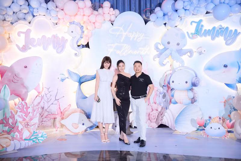 Vóc dáng gây ngỡ ngàng của 'mẹ bỉm' Phương Oanh sau 1 tháng sinh con