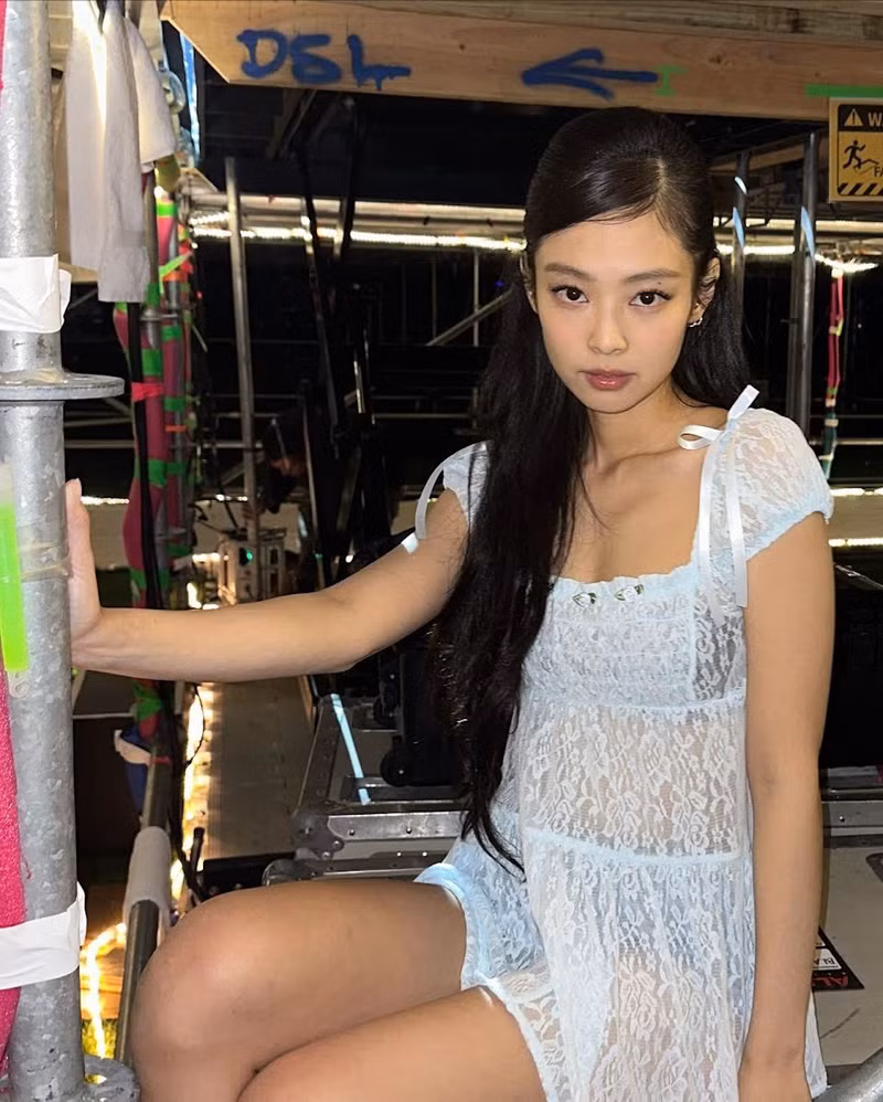 Ngỡ ngàng nhan sắc 'lão hóa ngược' của Jennie (BLACKPINK)