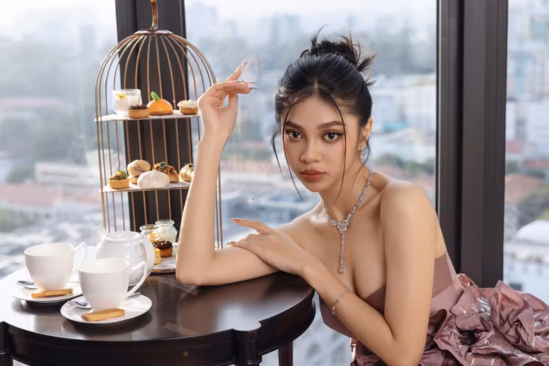 Loạt ảnh đón tuổi 20 của Á hậu Minh Kiên ‘đốn tim’ người hâm mộ