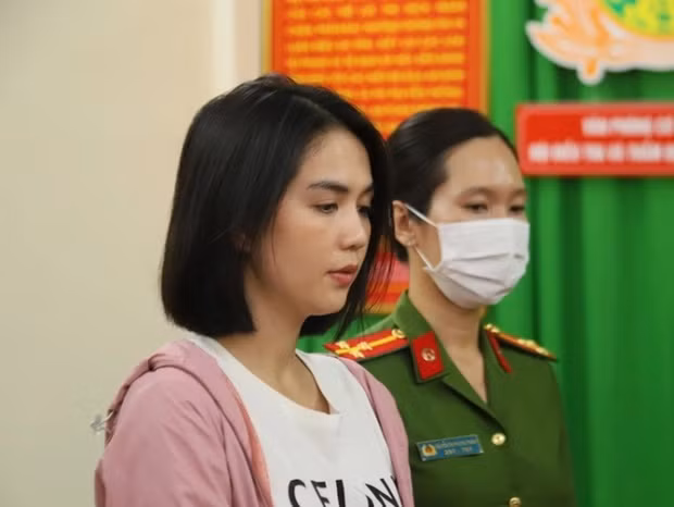 Lộ diện sau gần 3 tháng tạm giam, nhan sắc 'nữ hoàng nội y' Ngọc Trinh gây 'sốt'