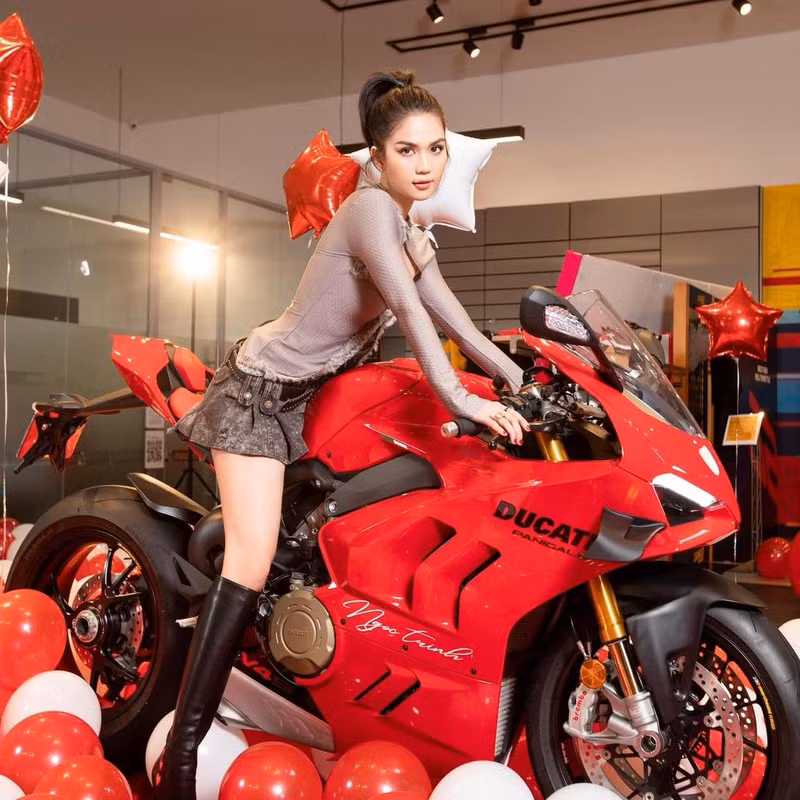 Lộ diện sau gần 3 tháng tạm giam, nhan sắc 'nữ hoàng nội y' Ngọc Trinh gây 'sốt'