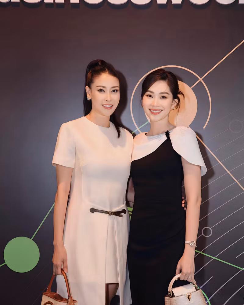 'Thần tiên tỷ tỷ' Đặng Thu Thảo khoe nhan sắc trường tồn theo thời gian