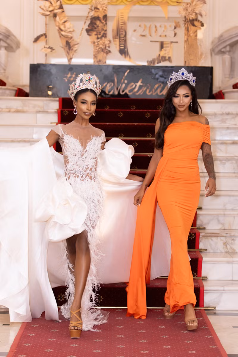 Tại Hà Nội, thí sinh Miss Grand International đã có cơ hội khám phá những di tích lịch sử, danh lam thắng cảnh, văn hoá, món ăn Hà Nội. Lễ trao sash Miss Grand International 2023 đậm chất Việt Nam