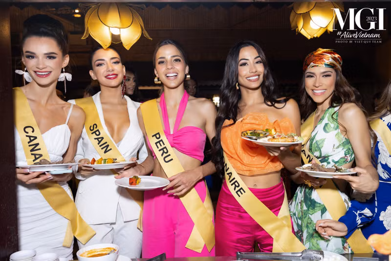 Thí sinh Miss Grand International mê mẩn món ăn Việt 