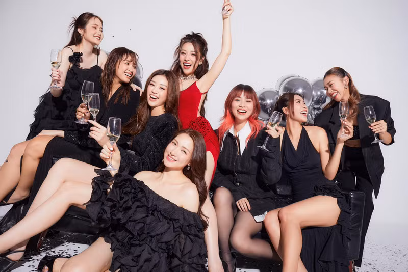 Puka và Gin Tuấn Kiệt tung loạt ảnh cưới 'có 1 không 2'