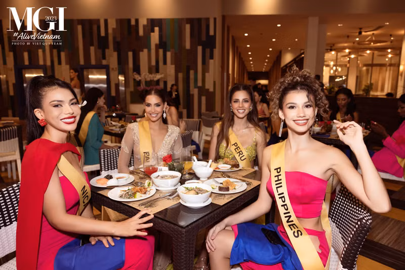 Thí sinh Miss Grand International nơm nớp lo... tăng cân