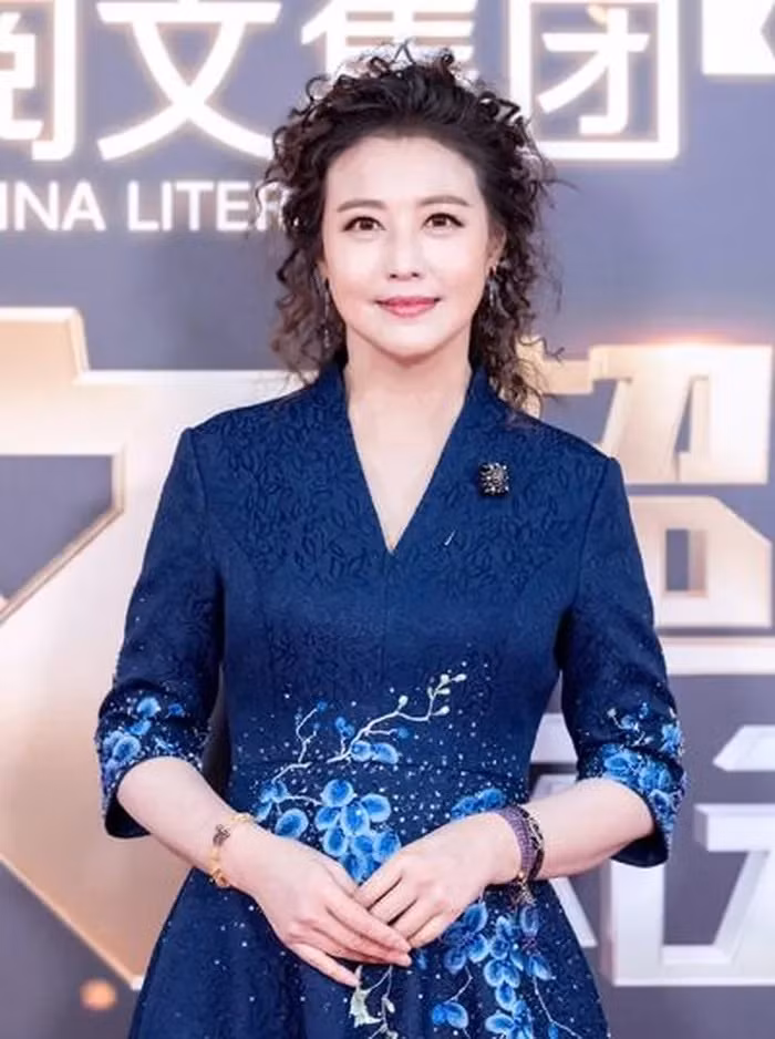 Sau đó, bà trải qua nhiều cuộc tình nhưng đi đến đâu. Sau này, Châu Hải My không hẹn hò nữa, bà chấp nhận cuộc sống lẻ bóng. Nhan sắc trẻ trung bất ngờ của Châu Hải My trước khi qua đời