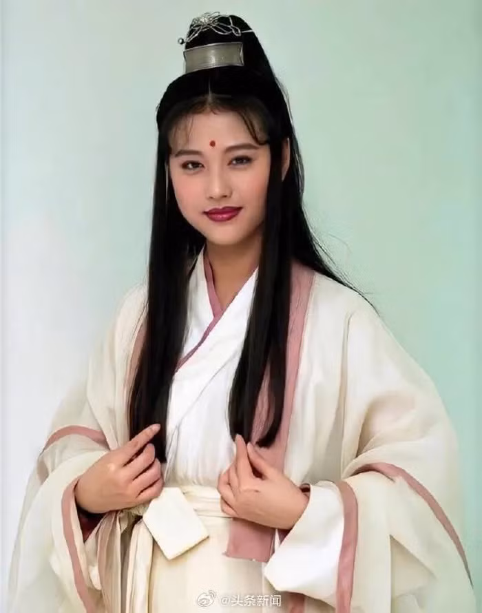 Năm 1994, vai Chu Chỉ Nhược do Châu Hải My đóng được đánh giá là kinh điển của màn ảnh, cô được ca ngợi là nàng Chu Chỉ Nhược xinh đẹp nhất. Ngắm 'nàng Chu Chỉ Nhược xinh đẹp nhất' của Châu Hải My