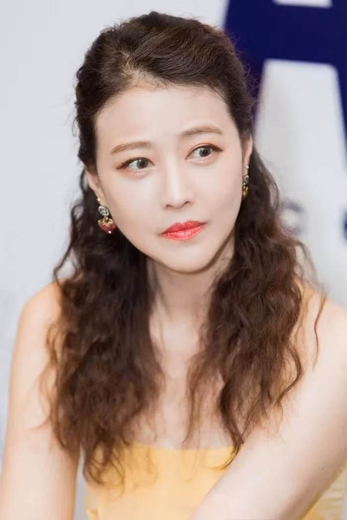 Châu Hải My còn được mệnh danh "người đẹp không tuổi" bởi nhan sắc tươi trẻ bất chấp thời gian của bà. Nhan sắc trẻ trung bất ngờ của Châu Hải My trước khi qua đời