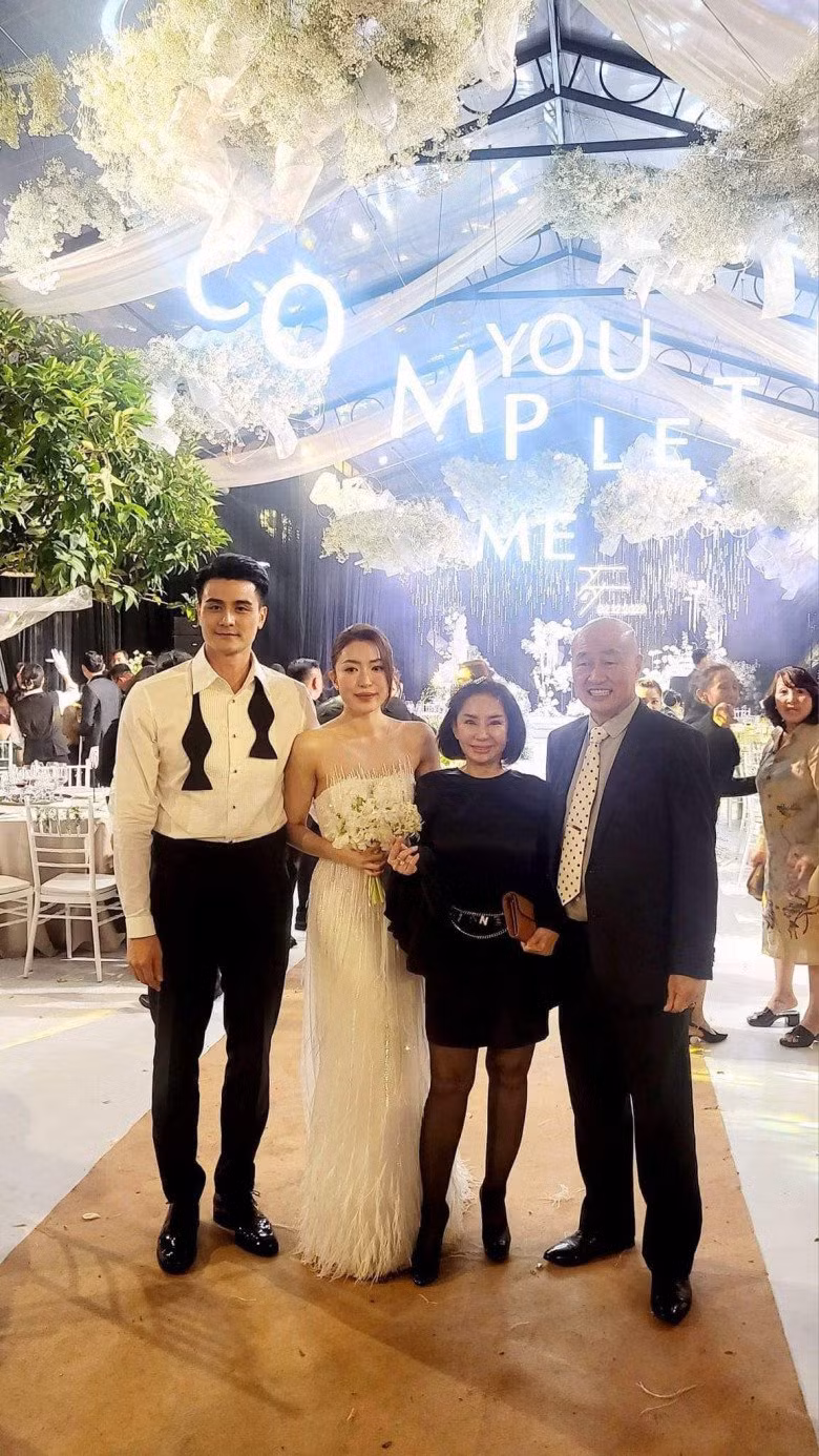 Hé lộ đám cưới bí mật của siêu mẫu Vĩnh Thụy, nhan sắc cô dâu vô cùng ấn tượng