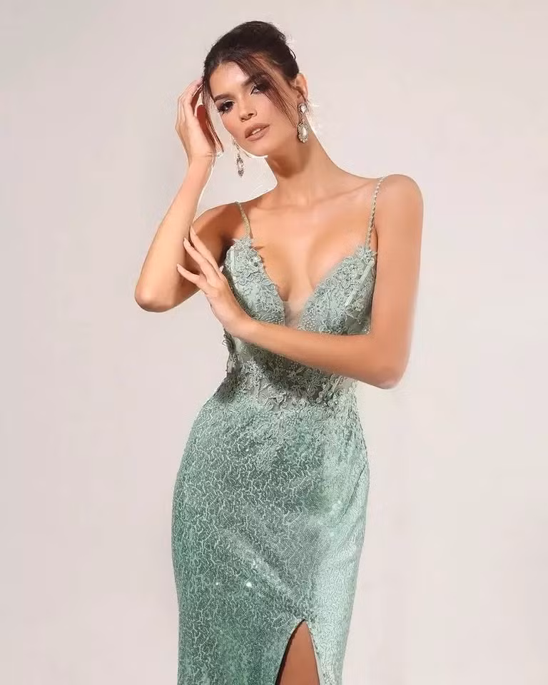 Vừa đăng quang, Hoa hậu Hoàn vũ Venezuela bị chê 'già nua'