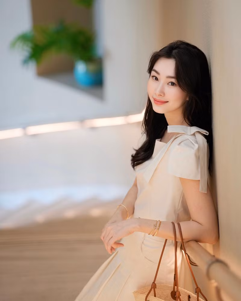 Hoa hậu Đặng Thu Thảo 'xả kho' loạt ảnh ngọt như kẹo