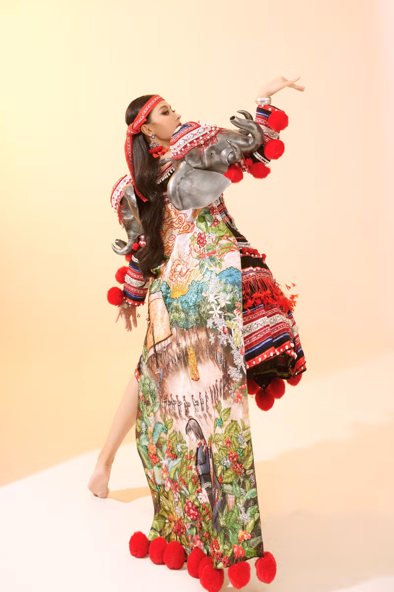 Pha xử lý tinh tế phần thi trang phục dân tộc của Ngọc Hằng nhận mưa lời khen