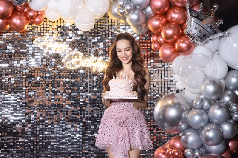 Hoa hậu Lê Hoàng Phương gây ngỡ ngàng với nhan sắc quá đỗi xinh đẹp