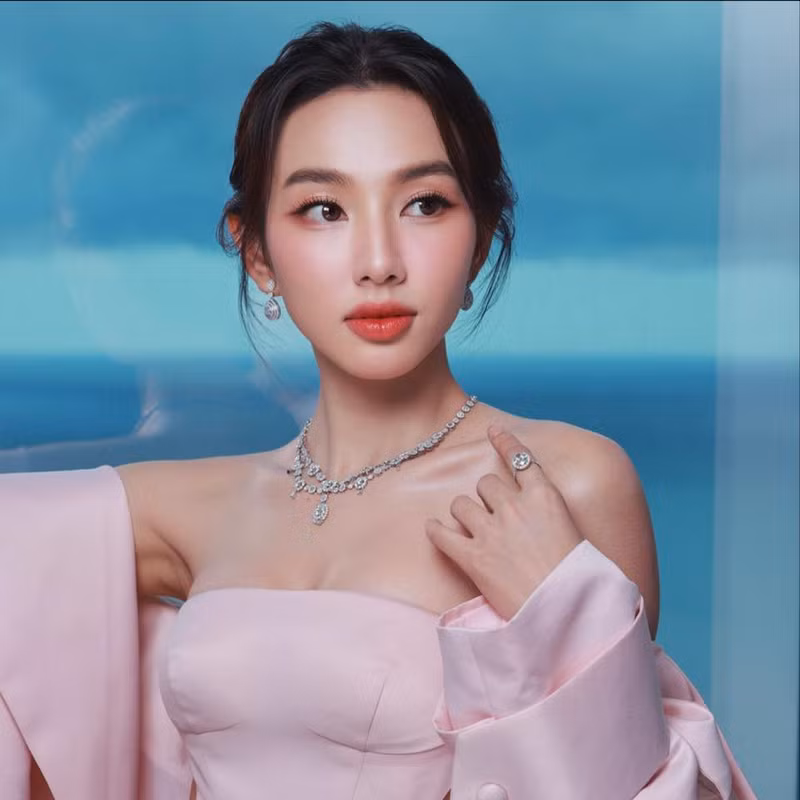 Bộ ảnh đơn giản hết nấc của Hoa hậu Thùy Tiên nhận vô số lời khen