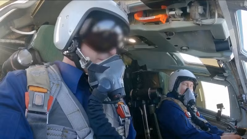 Tổng thống Putin lái máy bay siêu thanh, xe tăng, tàu lặn...