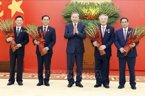 Tổng Bí thư Tô Lâm chủ trì Lễ trao tặng Huân chương Quân công và Huy hiệu Đảng