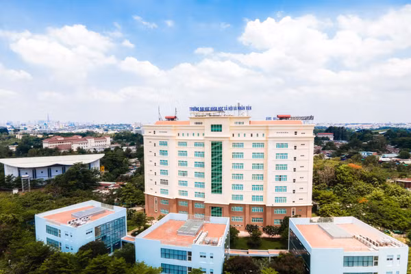 Trường Đại học Khoa học Xã hội và Nhân văn (Đại học Quốc gia TPHCM) cơ sở Linh Xuân. 