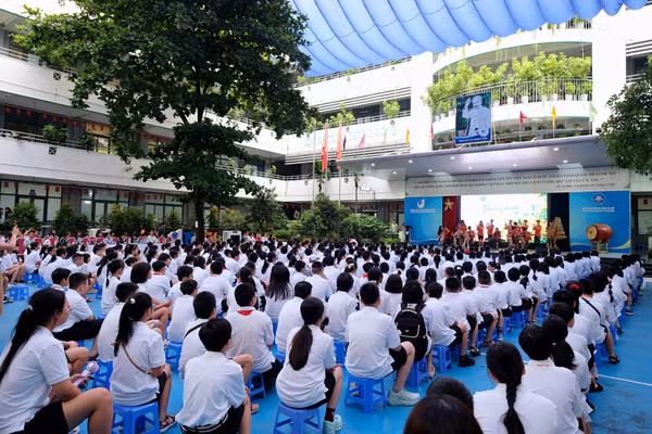 Toàn cảnh chương trình “Chào học sinh lớp 6" năm học 2026 - 2027.