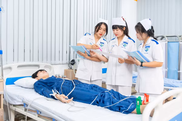 Sinh viên Trường Đại học Công nghệ TPHCM (HUTECH). 