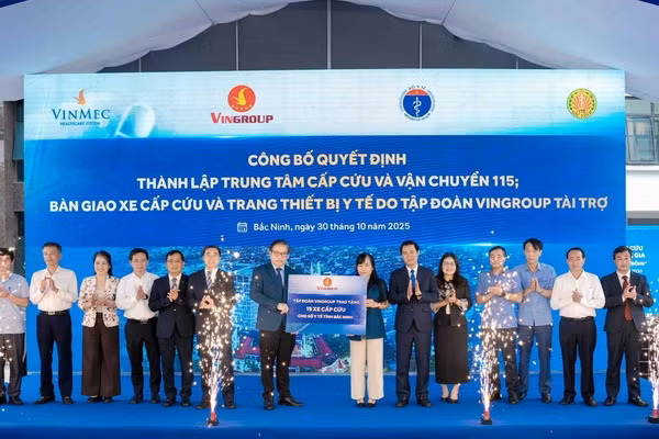 Công bố Quyết định thành lập Trung tâm Cấp cứu và Vận chuyển 115.