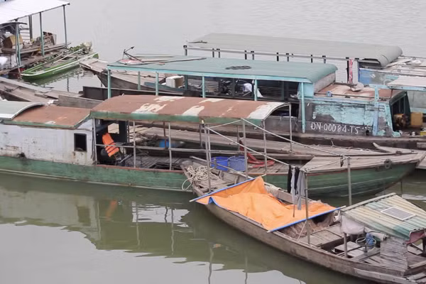 Một góc làng chài hồ Trị An. Ảnh: Phương Thy.