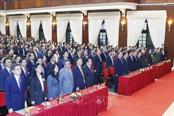 Tổng Bí thư Tô Lâm và các đại biểu thực hiện nghi lễ chào cờ. Ảnh: Thống Nhất/TTXVN