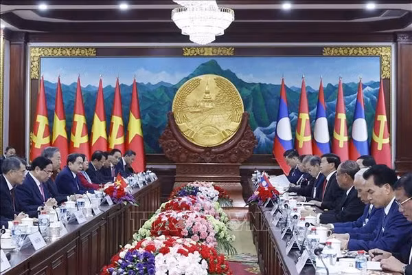 Tổng Bí thư Tô Lâm và Tổng Bí thư, Chủ tịch nước Lào Thongloun Sisoulith hội đàm. Ảnh: Thống Nhất/TTXVN