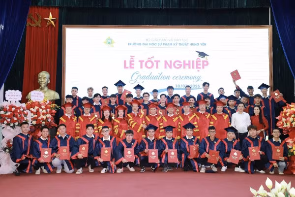 Gần 2.000 sinh viên Trường Đại học Sư phạm Kỹ thuật Hưng Yên nhận bằng tốt nghiệp