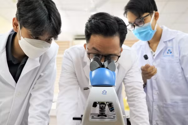 Sinh viên nghiên cứu tại Trường Đại học Bách Khoa TPHCM. Ảnh: BKU.