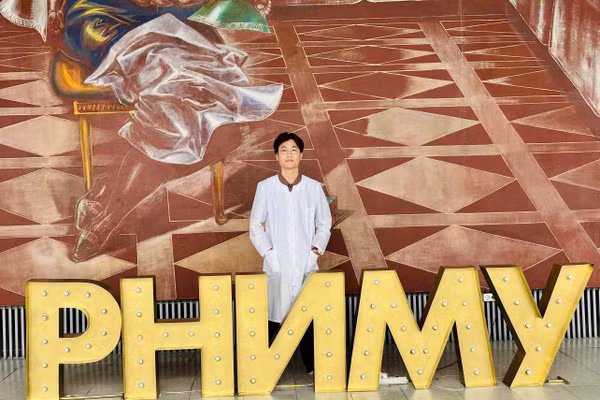 Du học sinh Việt Nam ghi dấu ấn ở cuộc thi học thuật quốc tế về dược phẩm