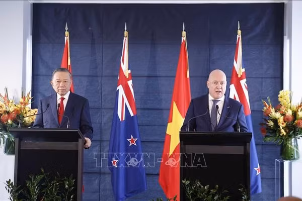 Tổng Bí thư, Chủ tịch nước Tô Lâm và Thủ tướng New Zealand Christopher Luxon gặp gỡ báo chí, thông báo kết quả hội đàm. Ảnh: Thống Nhất/TTXVN