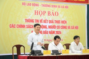 Phó Vụ trưởng Vụ Bảo hiểm xã hội Nguyễn Duy Cường tại buổi họp báo.