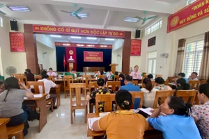 Lãnh đạo PGD tham dự giao ban sau sáp nhập chính quyền địa phương 2 cấp tuyên truyền về chương trình tín dụng HSSV tại điểm giao dịch xã Phong Nha