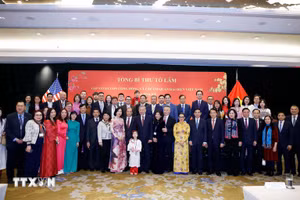 Tổng Bí thư Tô Lâm với bà con cộng đồng người Việt Nam tại Hoa Kỳ. (Ảnh: Thống Nhất/TTXVN)