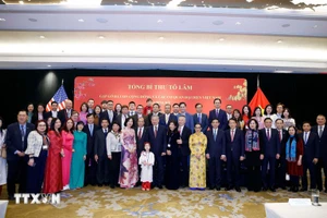 Tổng Bí thư Tô Lâm với bà con cộng đồng người Việt Nam tại Hoa Kỳ. (Ảnh: Thống Nhất/TTXVN)