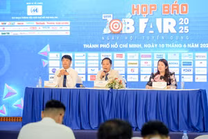 Đại diện nhà trường chia sẻ các thông tin về Ngày hội tuyển dụng tích hợp - Job Fair UFM 2025. Ảnh: UFM