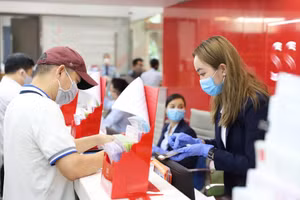 Khách hàng mở tài khoản chứng khoán tại SSI