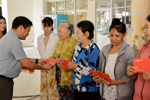 Nhiều hoạt động 'Xuân yêu thương' cho công nhân, người nghèo tại TPHCM