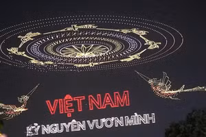 10.500 drone đồng loạt bay lượn trên bầu trời TPHCM.