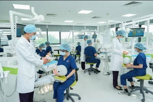 Các giờ học thực tế tại doanh nghiệp, bệnh viện giúp sinh viên Trường ĐH Nguyễn Tất Thành rút ngắn khoảng cách giữa kiến thức giảng đường và yêu cầu công việc thực tế.