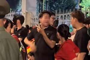 Sinh viên vô lễ với cựu chiến binh trong ngày kỷ niệm 50 năm giải phóng miền Nam, thống nhất đất nước.