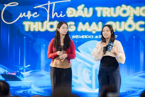 Thí sinh nhóm Quán quân cuộc thi Đấu trường thương mại quốc tế 2025 chia sẻ kinh nghiệm với thí sinh năm nay.