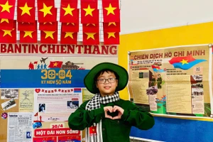 Học sinh Trường Tiểu học Bình Đa (tỉnh Đồng Nai) xúc động về ngày đại lễ.