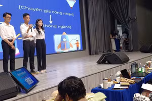 Dự án “SELF – Ứng dụng giáo dục dành cho trẻ tự kỷ” của nhóm sinh viên Trường ĐH Văn Lang đã giành giải nhất cuộc thi Ra Khơi mùa 5.