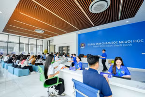 Đông đảo thí sinh đến Trường để đăng ký dự tuyển và tham gia chương trình myU.