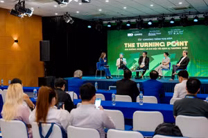 Các chuyên gia tại tọa đàm chuyên đề: "The Turning Point - Khi khủng hoảng là cơ hội tái định vị".