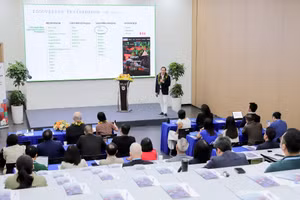 Chuyên gia trình bày tham luận tại Hội nghị Thượng đỉnh Lãnh đạo Toàn cầu Shidler 2025