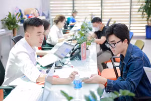 Thí sinh đăng ký ngành học tại UEF.