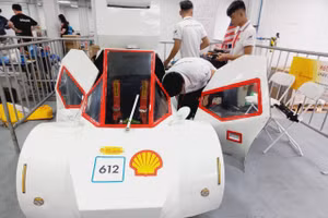 Mẫu xe mô hình đô thị vận hành bằng công nghệ pin nhiên liệu (hydrogen fuel cell). Ảnh: Lạc Hồng